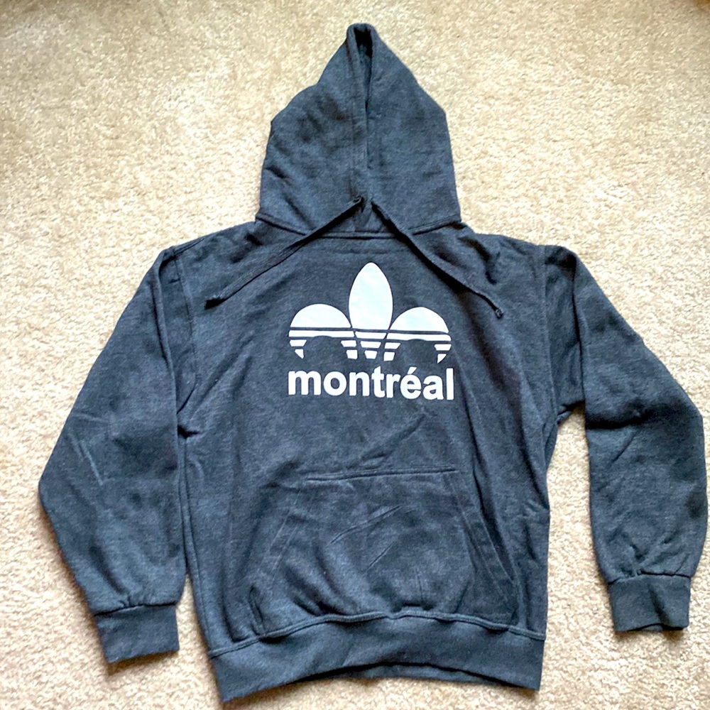 Montreal Hoodie in Gray. Size M.